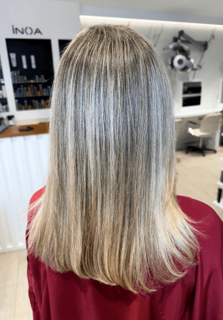 Transforma tu look con tonos vibrantes y una fórmula que cuida tu cabello