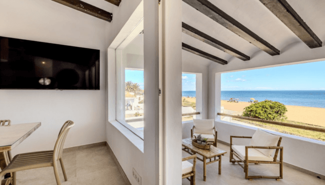 zona de comedor integrada en el salon