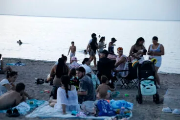 Ambiente en las playas de Dénia durante la Nit de Sant Joan 2