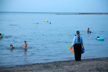 Ambiente en las playas de Dénia durante la Nit de Sant Joan 3