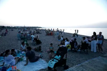 ambiente en las playas de denia durante la nit de sant joan 4