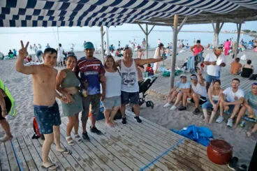 Ambiente en las playas de Dénia durante la Nit de Sant Joan 6