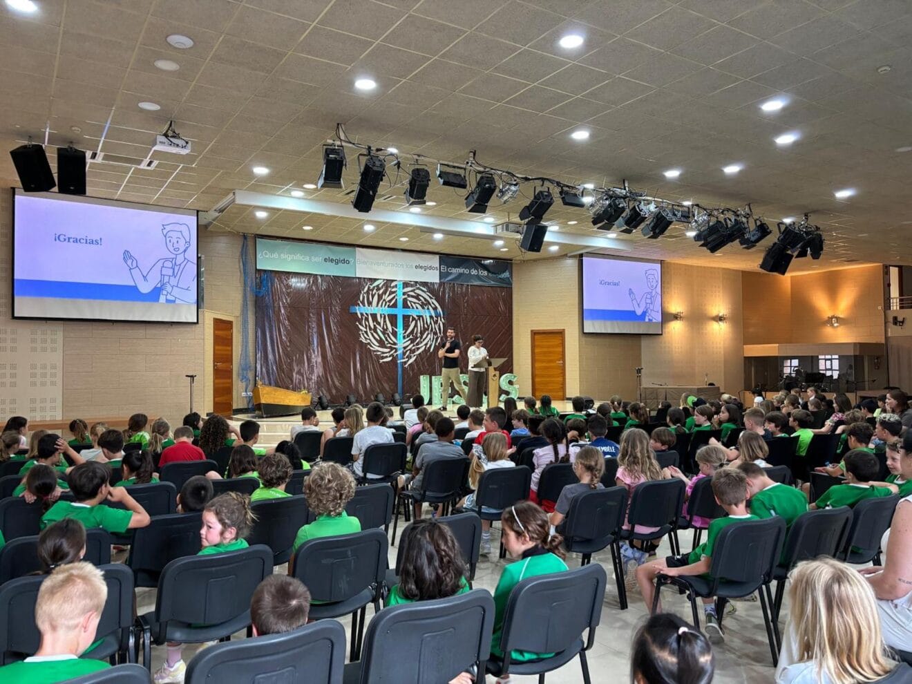 Charla sobre periodismo local en el colegio Alfa & Omega