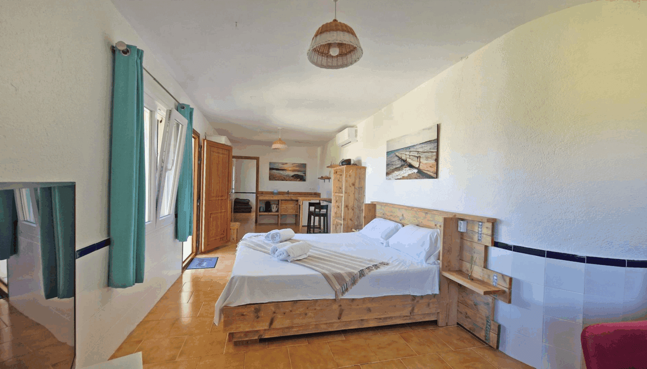 Dormitorio amplio y con estilo