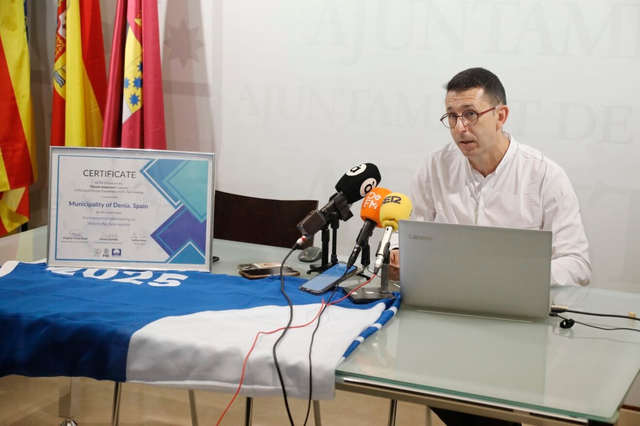El concejal Pepe Domenéch durante la rueda de prensa