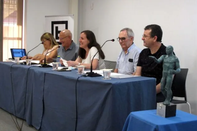 entrega del premi d'honor ciutat de denia per a la formacio de persones adultes al centre alts del mercat de lliria