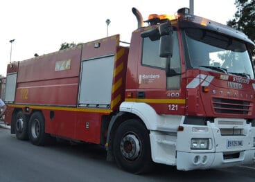 foto de archivo de una camion del parque de bomberos