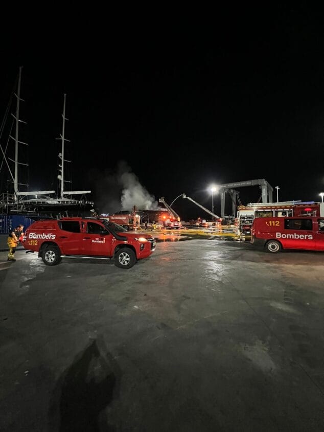 incendio de un barco en el puerto de denia 3