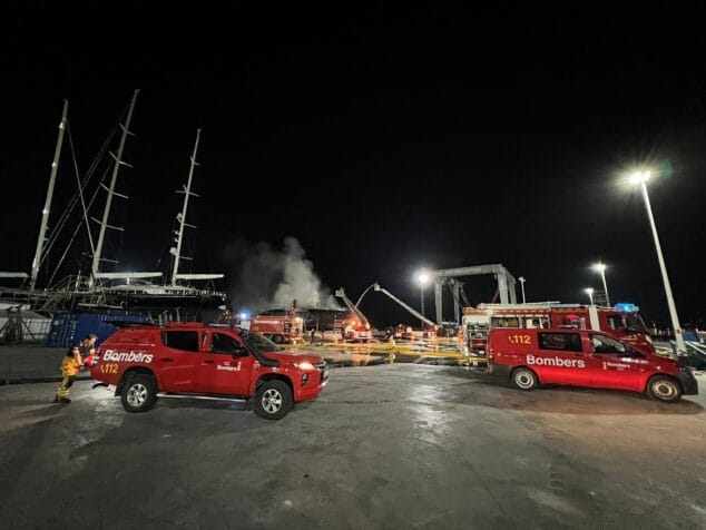 incendio de un barco en el puerto de denia 4