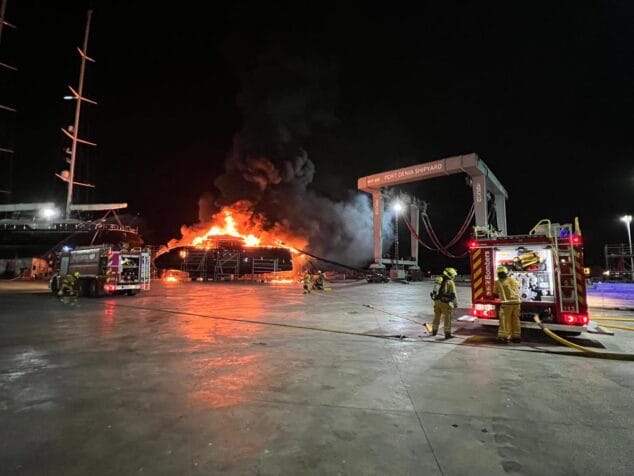 incendio de un barco en el puerto de denia 6