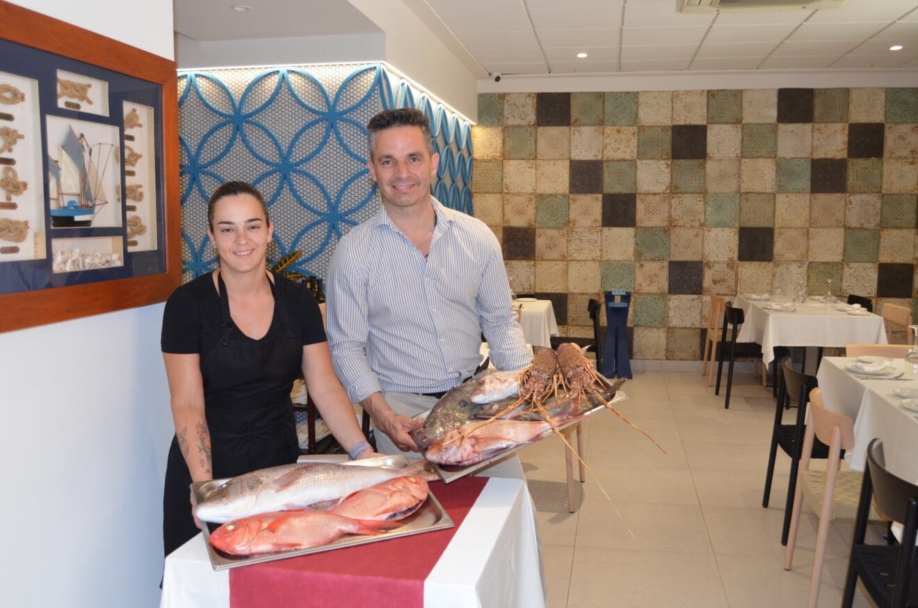 La chef Belén Escrivá y el gerente de La Xerna del Már, Óscar Marí