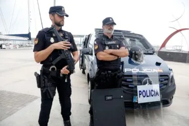 La Policía Nacional presenta en Dénia el plan Operación Verano con una exhibición de medios policiales 10