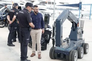 La Policía Nacional presenta en Dénia el plan Operación Verano con una exhibición de medios policiales 21