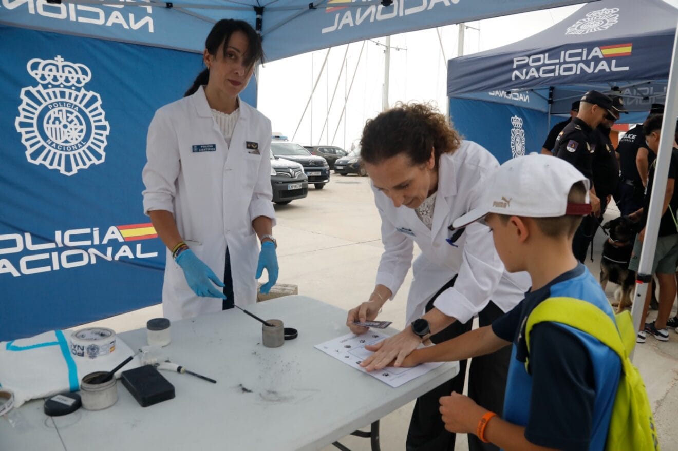 La Policía Nacional presenta en Dénia el plan Operación Verano con una exhibición de medios policiales 23