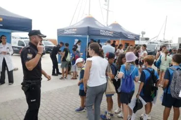 La Policía Nacional presenta en Dénia el plan Operación Verano con una exhibición de medios policiales 24