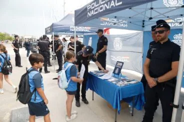 La Policía Nacional presenta en Dénia el plan Operación Verano con una exhibición de medios policiales 28