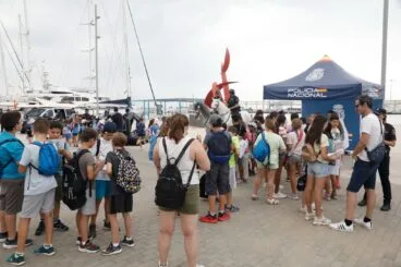 La Policía Nacional presenta en Dénia el plan Operación Verano con una exhibición de medios policiales 3