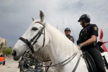La Policía Nacional presenta en Dénia el plan Operación Verano con una exhibición de medios policiales 34