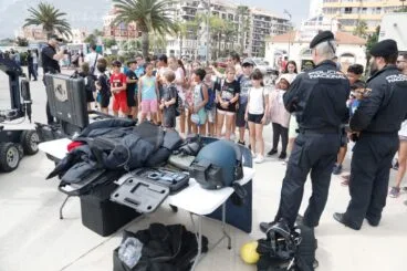 La Policía Nacional presenta en Dénia el plan Operación Verano con una exhibición de medios policiales 35