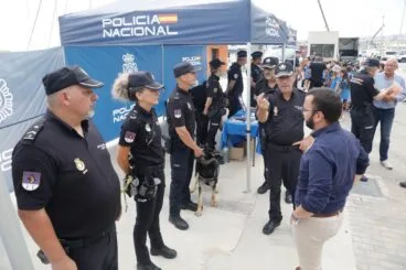 La Policía Nacional presenta en Dénia el plan Operación Verano con una exhibición de medios policiales 37