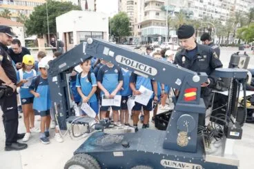La Policía Nacional presenta en Dénia el plan Operación Verano con una exhibición de medios policiales 4