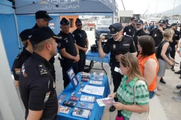 La Policía Nacional presenta en Dénia el plan Operación Verano con una exhibición de medios policiales 40