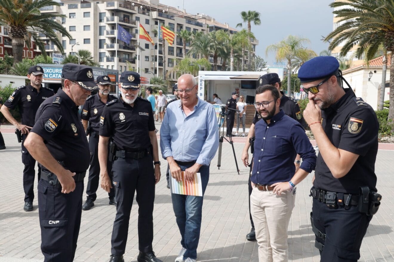 La Policía Nacional presenta en Dénia el plan Operación Verano con una exhibición de medios policiales 46