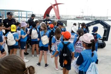 La Policía Nacional presenta en Dénia el plan Operación Verano con una exhibición de medios policiales 8