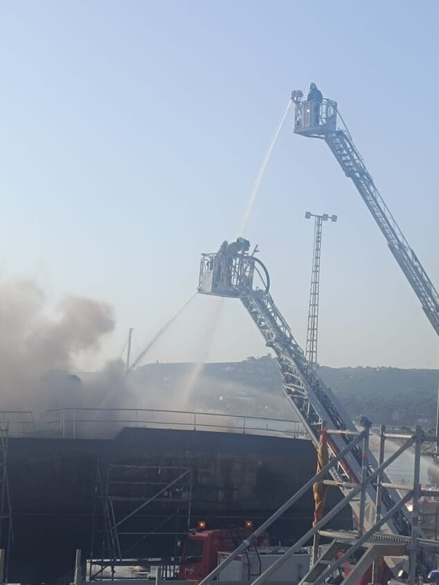 las labores de extincion persisten por la manana 2