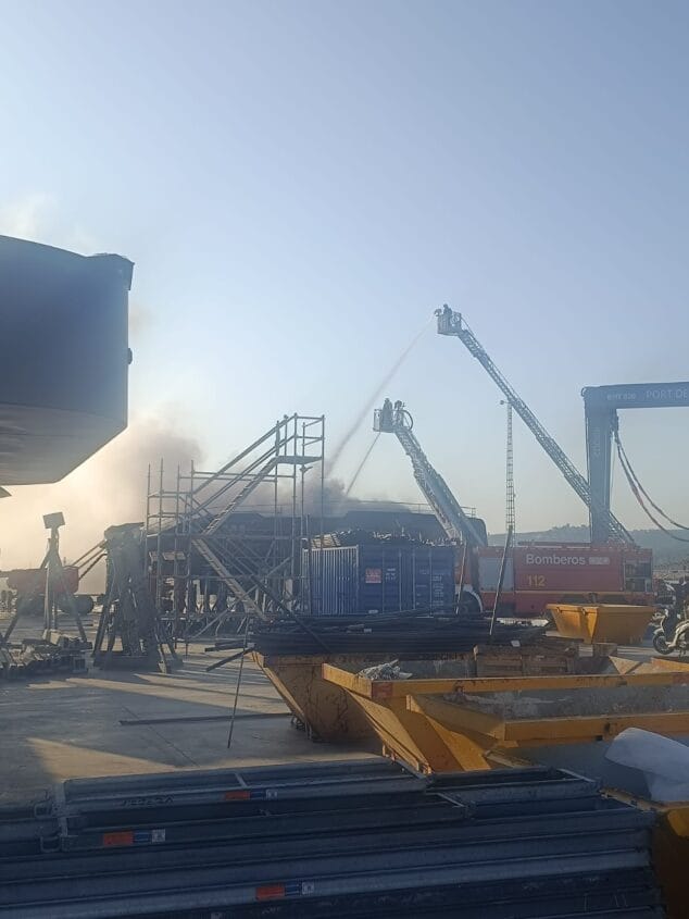 las labores de extincion persisten por la manana 3