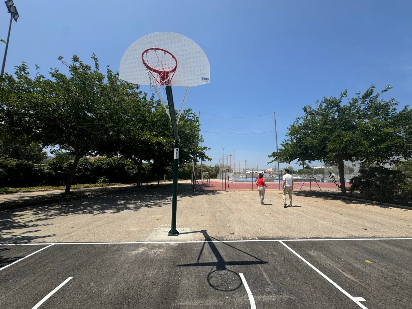 Nueva pista deportiva en Les Madrigueres