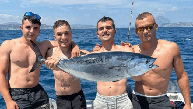pesca en familia o amigos de la mano de pescamar