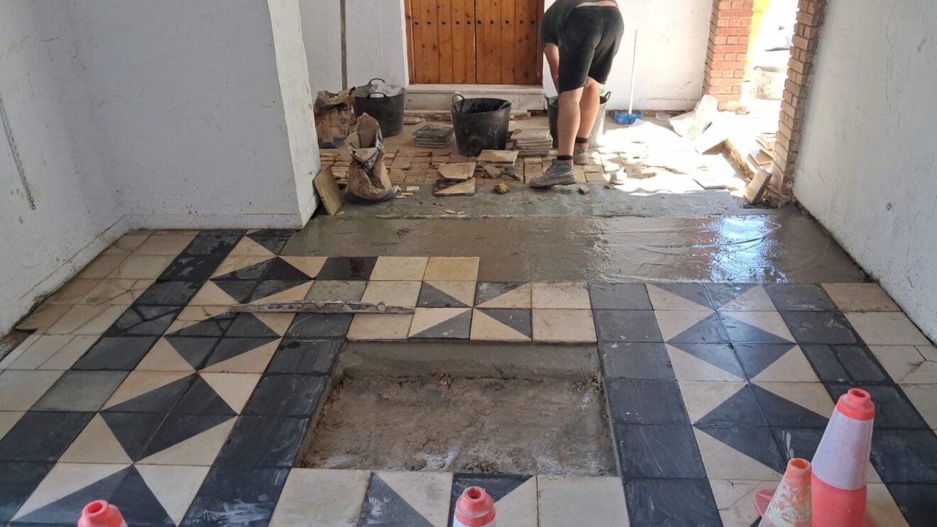Reparación del pavimento y restos medievales del cementerio de Dénia 4