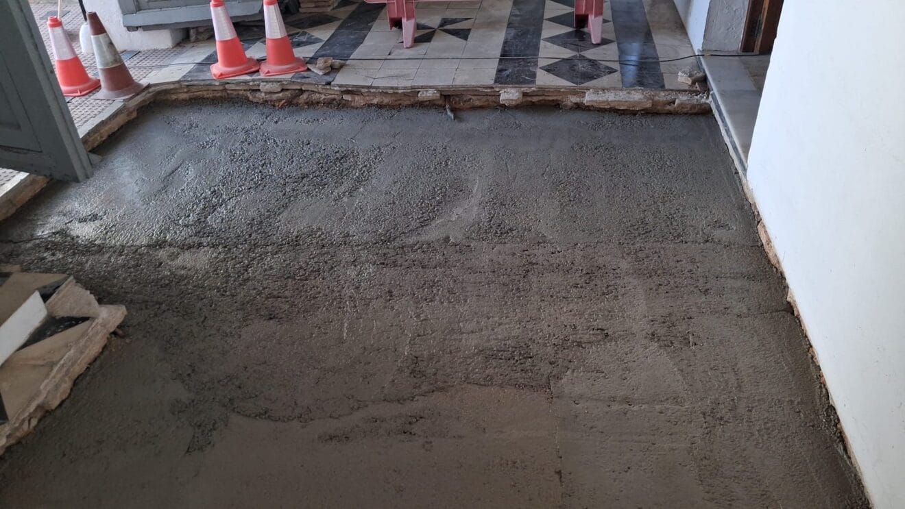 Reparación del pavimento y restos medievales del cementerio de Dénia 7