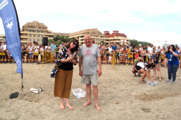 suelta de tortugas en la punta del raset de denia 17