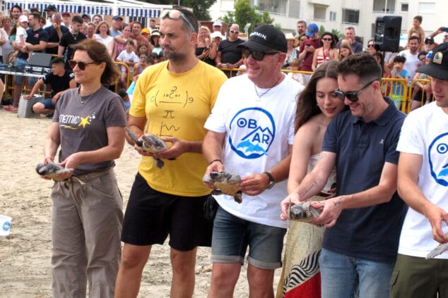 suelta de tortugas en la punta del raset de denia 20