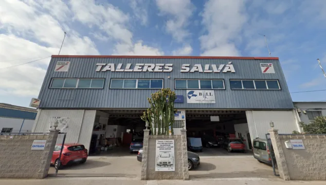 Prepárate para el calor: los 5 consejos clave para cuidar tu coche en verano 3 Imagen: Talleres Salvá en Dénia, listos para revisar tu vehículo