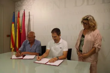 20250721 firma convenio ajuntament fundacio para dna 03