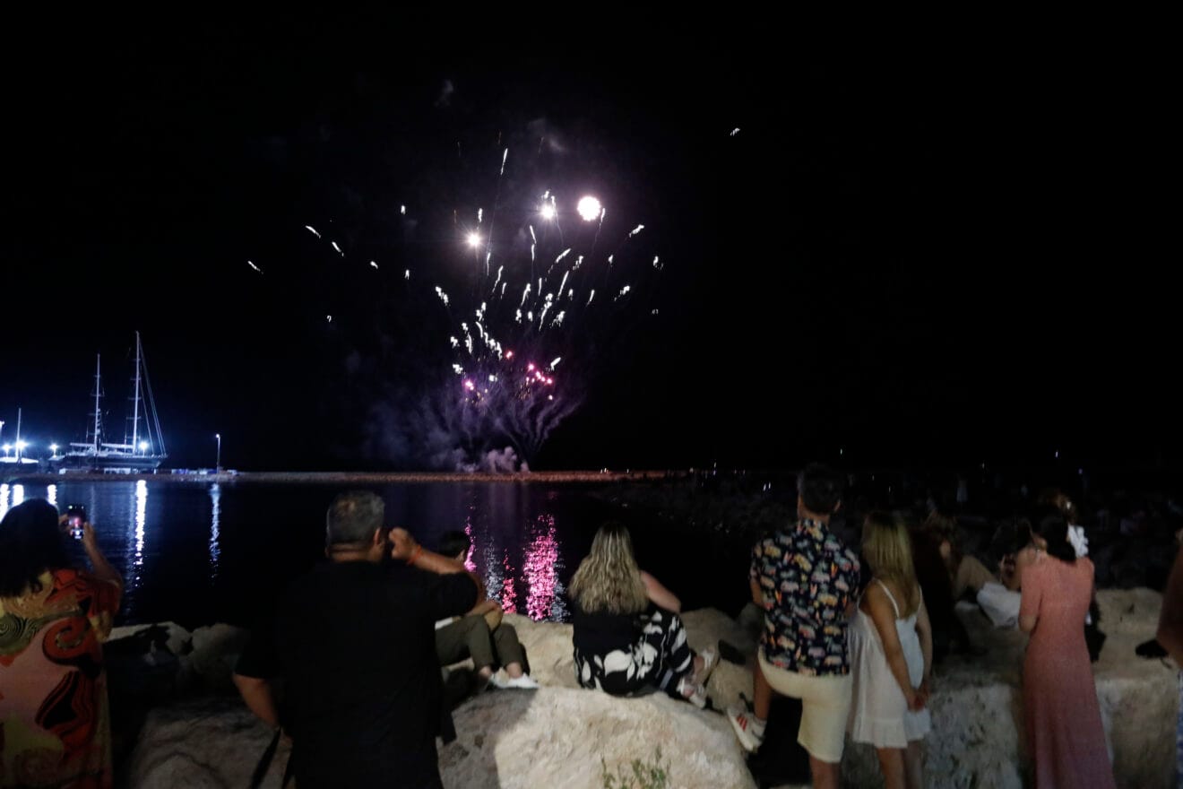 Castillo de  fuegos artificiales fin de fiestas Dénia (2)