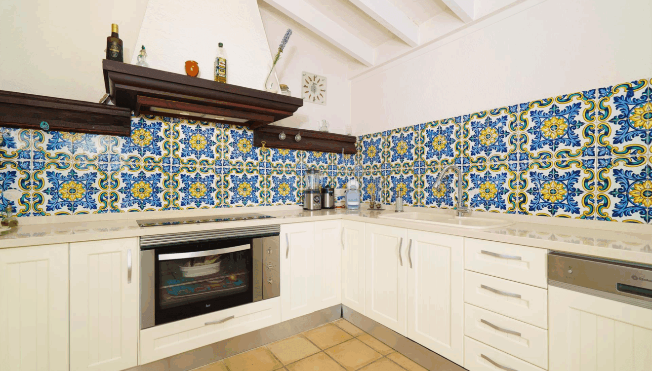 Cocina luminosa y totalmente equipada