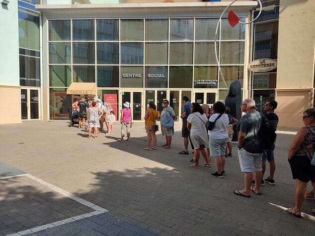 cola en el centre social de denia