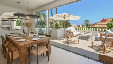 Comedor exterior con barbacoa para diez personas