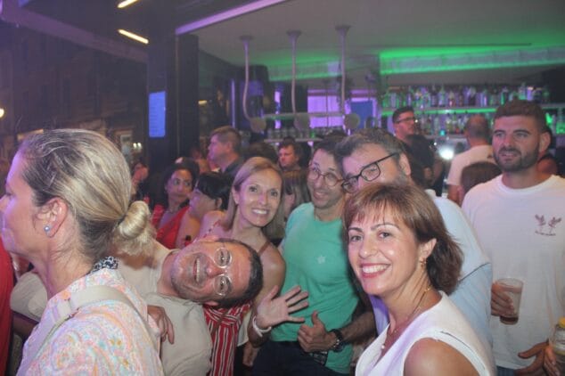 Las Fallas de Dénia desafían la lluvia y llenan de vida una jornada de Fiestas con un multitudinario concierto y correfocs 139 concierto de the tyets en denia 18