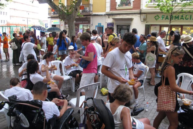 Las Fallas de Dénia desafían la lluvia y llenan de vida una jornada de Fiestas con un multitudinario concierto y correfocs 25 concurso de paellas 13