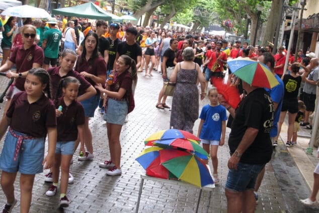 Las Fallas de Dénia desafían la lluvia y llenan de vida una jornada de Fiestas con un multitudinario concierto y correfocs 30 concurso de paellas 18