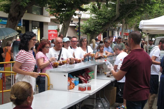 Las Fallas de Dénia desafían la lluvia y llenan de vida una jornada de Fiestas con un multitudinario concierto y correfocs 36 concurso de paellas 24