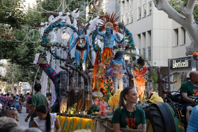 Imagen: Desfile de carrozas de Dénia del año pasado
