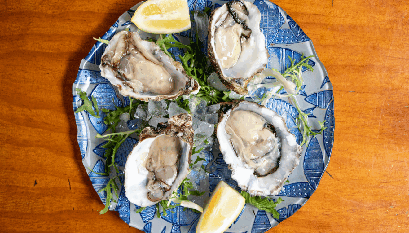 Disfruta de platos frescos en Restaurante Mena