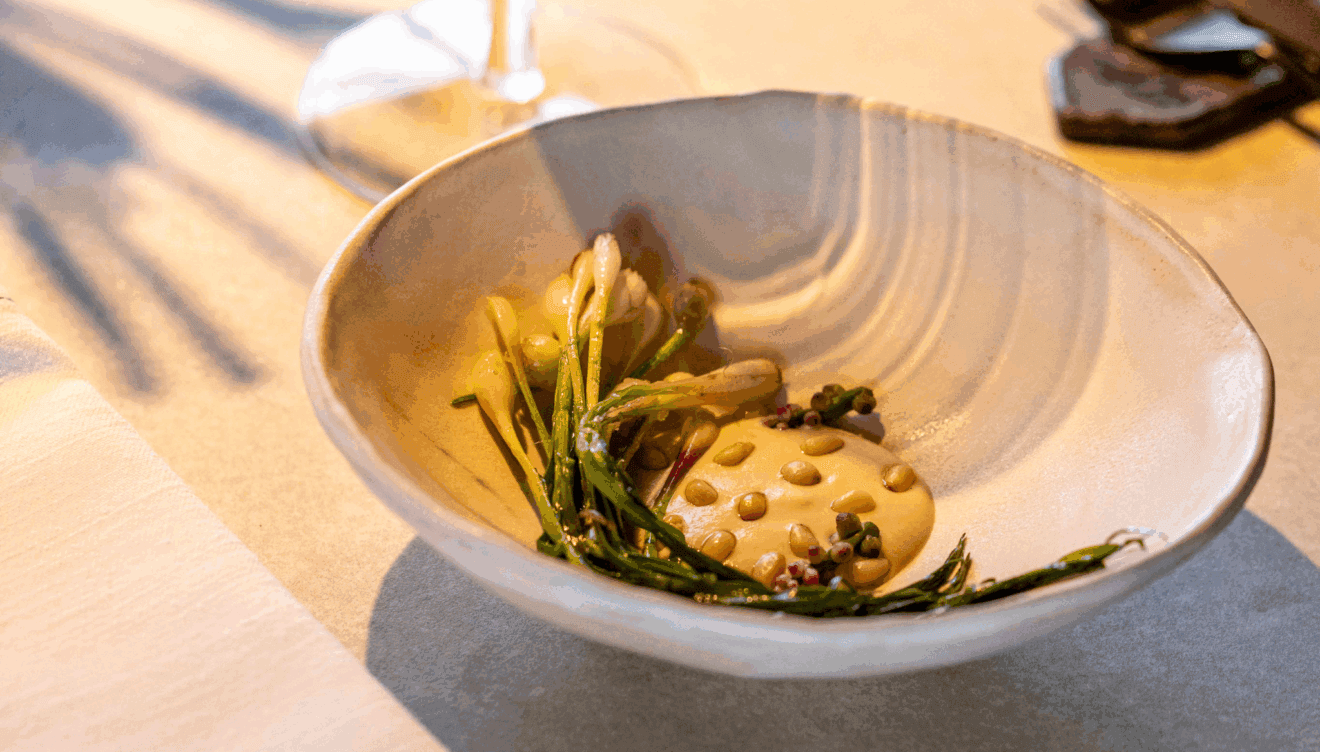 Emplatado con productos de cercanía y estética minimalista en Aticcook