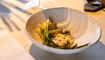 Emplatado con productos de cercanía y estética minimalista en Aticcook